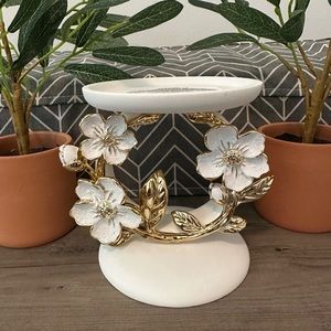 Brand New Bath and Body Works 3-Wick Candle Pedestal